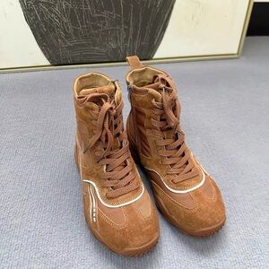 Stylish Brown Women's Boots